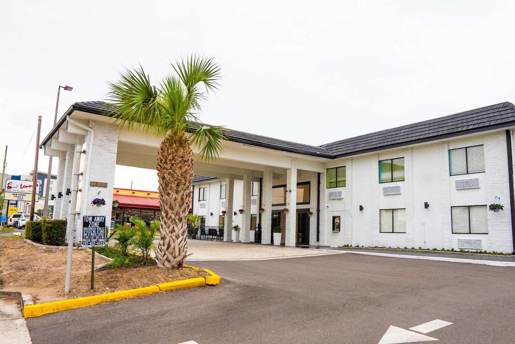 Rodeway Inn Clearwater - Central Exterior photo